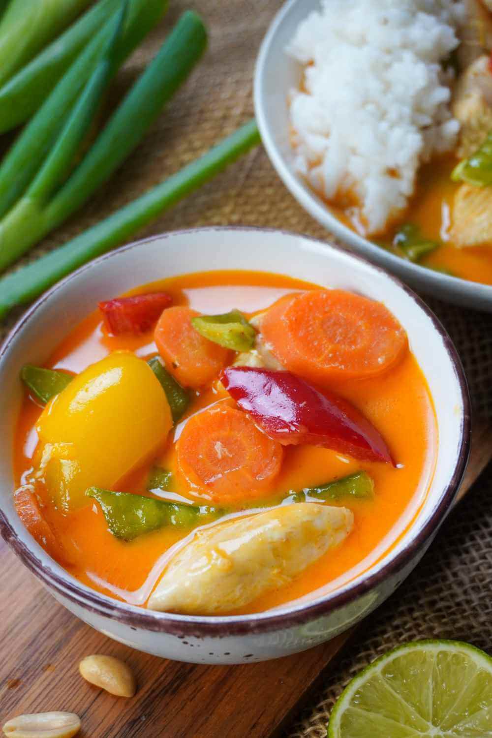 Thai Curry mit Hähnchen und Gemüse Thai Curry mit Hähnchen und Gemüse