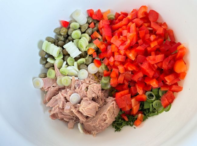 Thunfisch-Nudelsalat Paprika Kapern