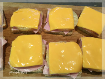 Toast Hawai mit Kaese belegen