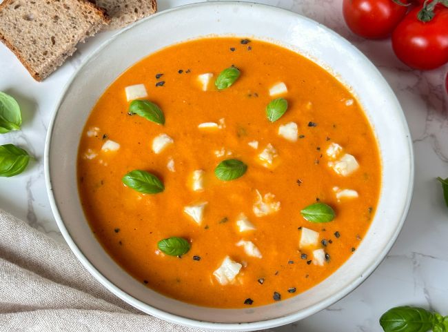 Tomaten-Mozzarella-Suppe