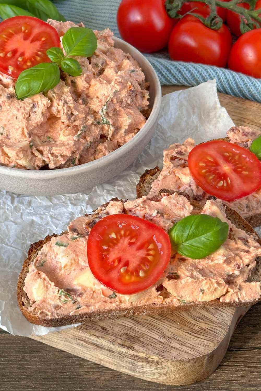 Tomate Basilikum Aufstrich mit Mozzarella