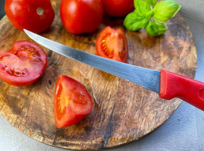 Tomatensalat Tomaten schneiden Tomatenmesser Tomatensalat Tomaten schneiden Tomatenmesser
