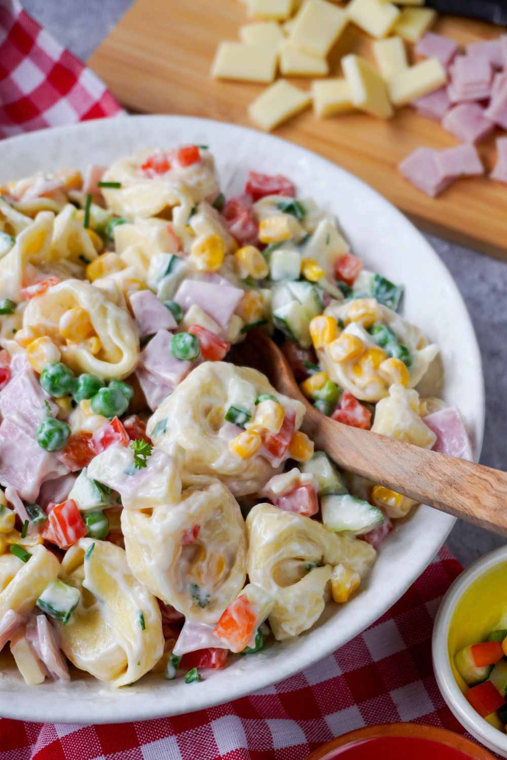 Einfacher Tortellinisalat mit Schinken und Miracel Whip