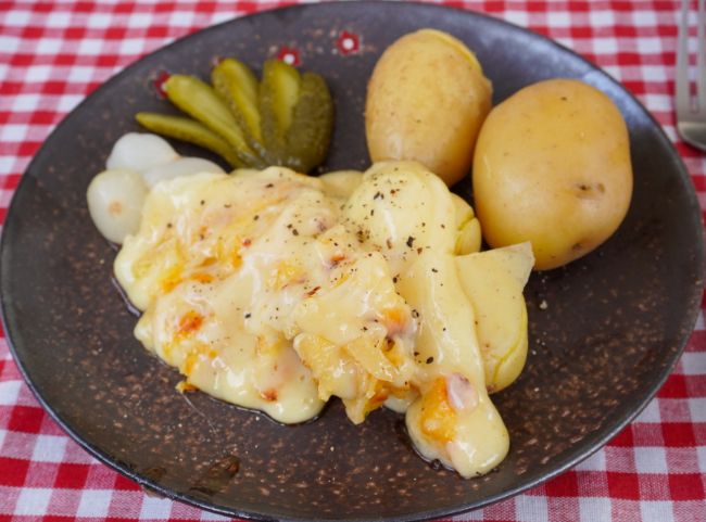 Traditionelles Raclette Schweizer Art