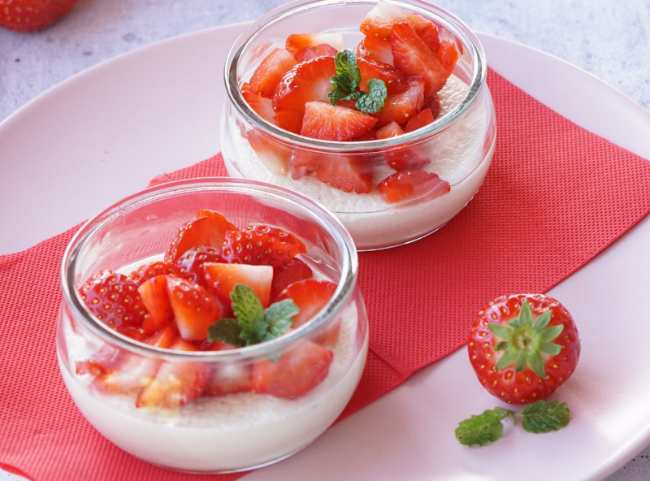 Erdbeersoße auf Vanillepudding Erdbeersoße auf Vanillepudding