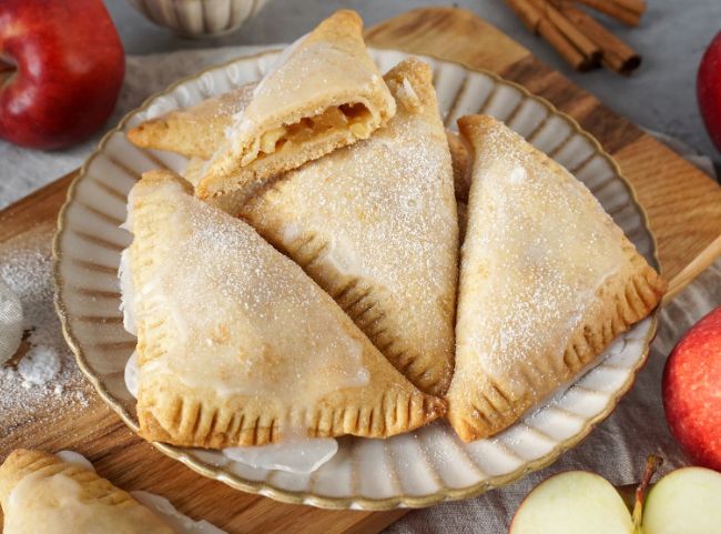 Vegane Apfeltaschen mit Hefe-Mürbeteig