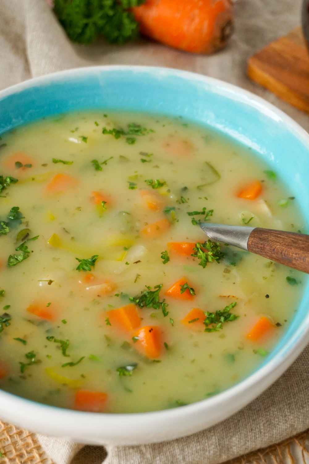 vegane Kartoffelsuppe einfach vegane Kartoffelsuppe auf Teller