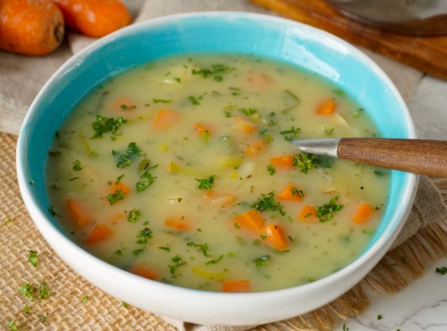 Vegane Kartoffelsuppe mit Lauch