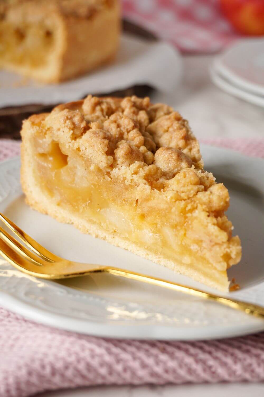 Veganer Apfelkuchen mit Zimtstreuseln