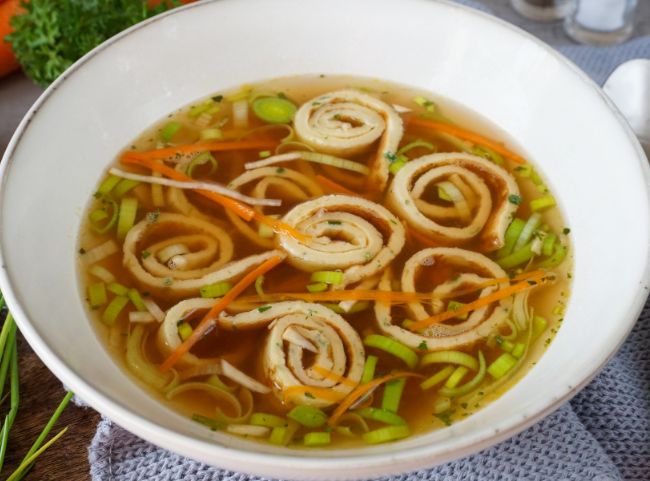 Vegetarische Flädlesuppe