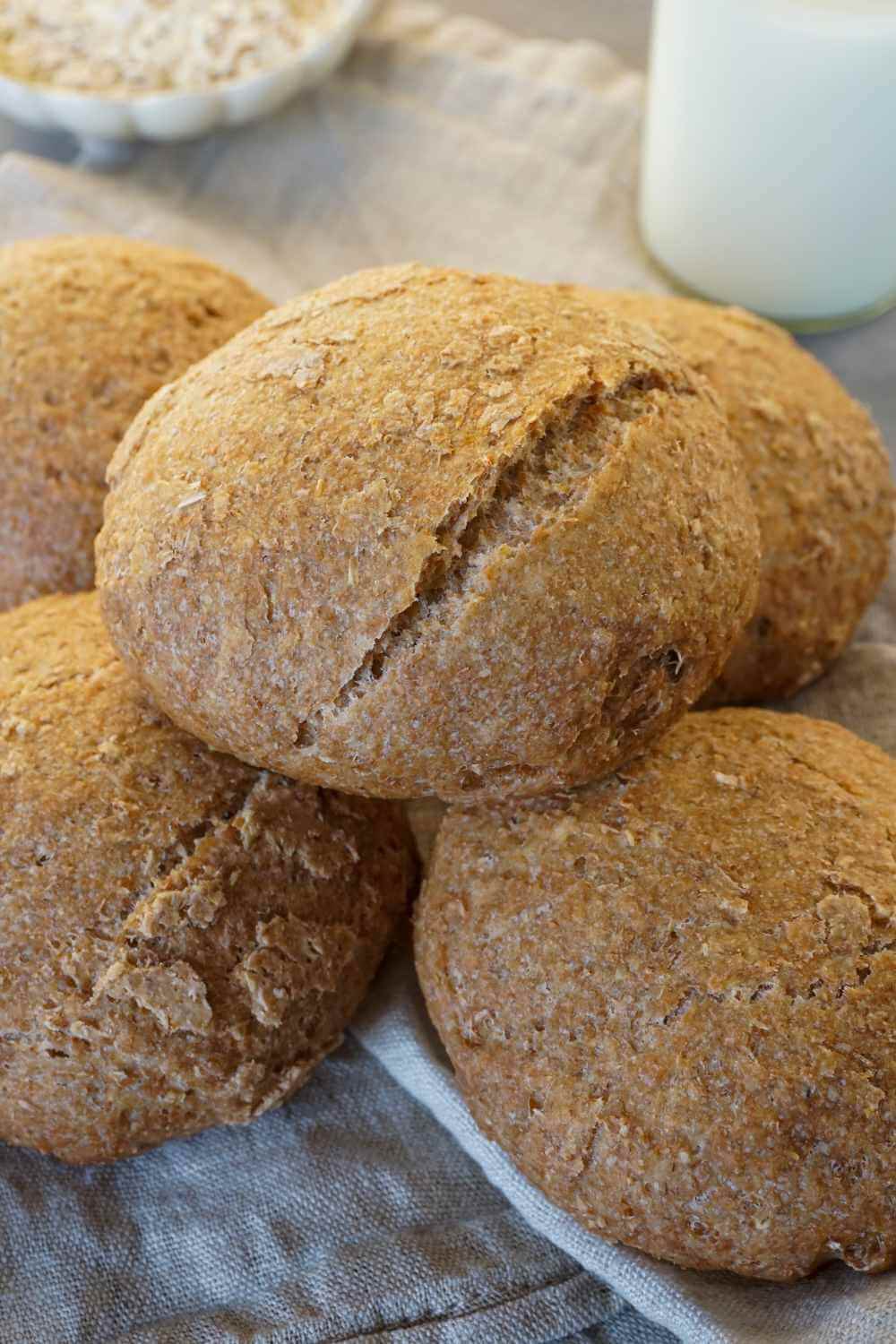 Vollkornbrötchen backen