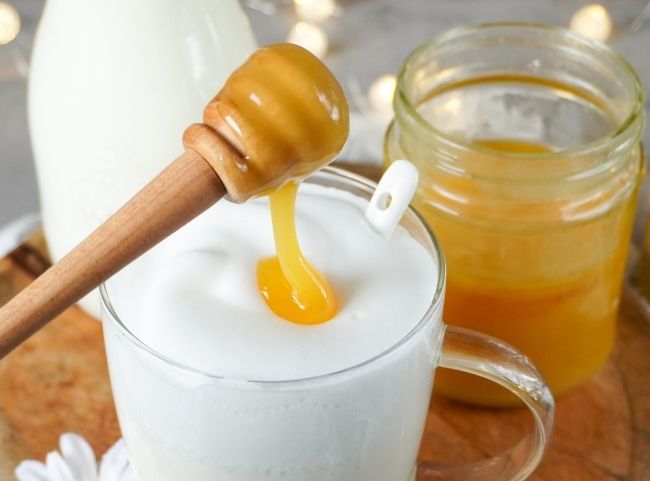 Warme Milch mit Honig Warme Milch mit Honig