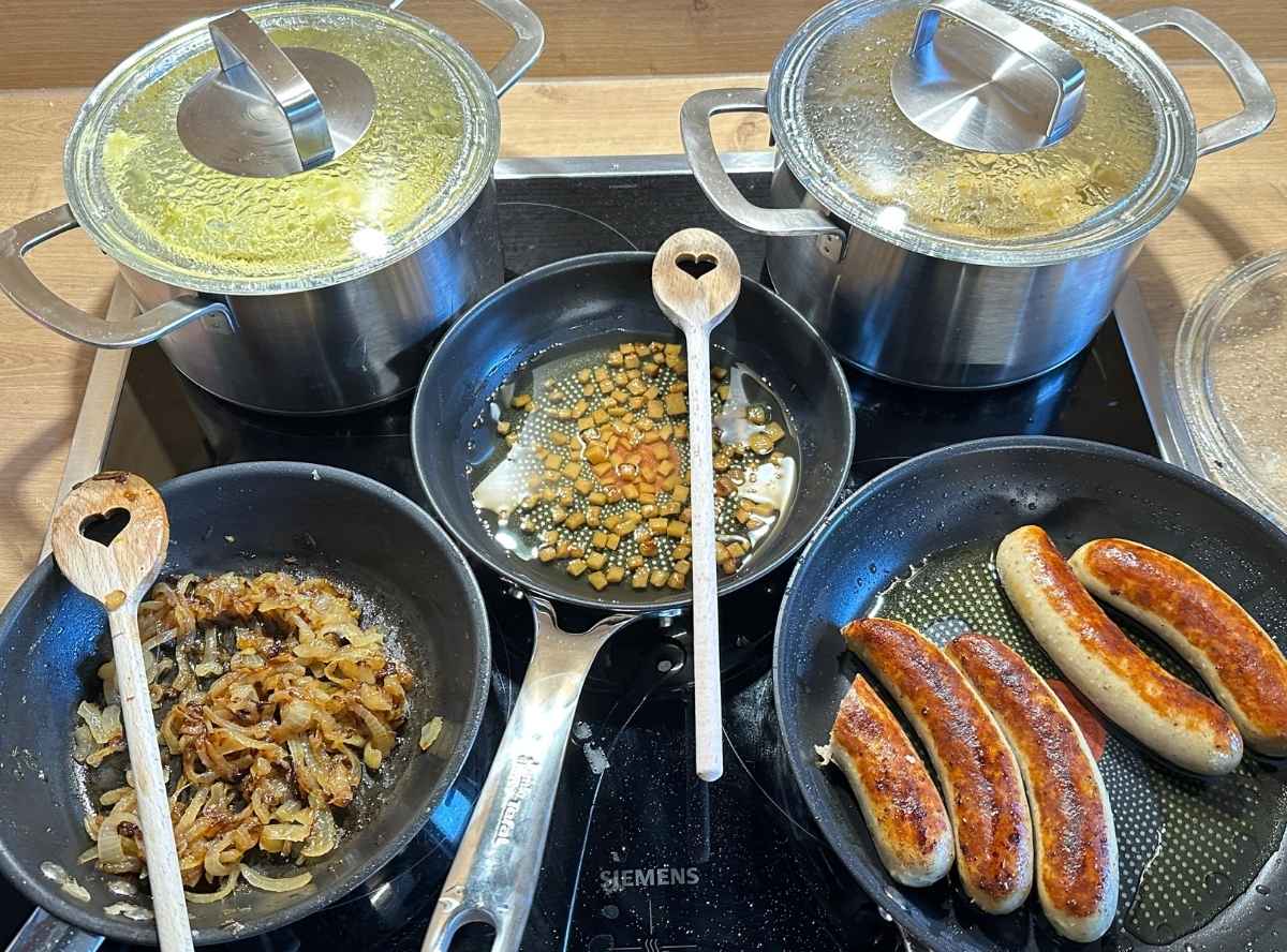 Weihnachten Bratwurst Kartoffelbrei