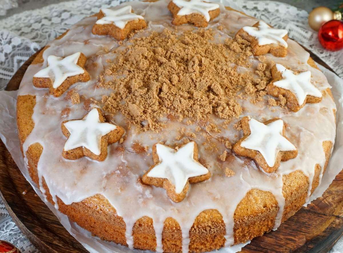 Schneller Weihnachtskuchen mit Spekulatius