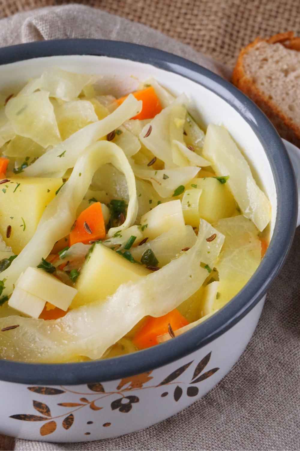 Vegetarischer Weißkohleintopf mit Kartoffeln