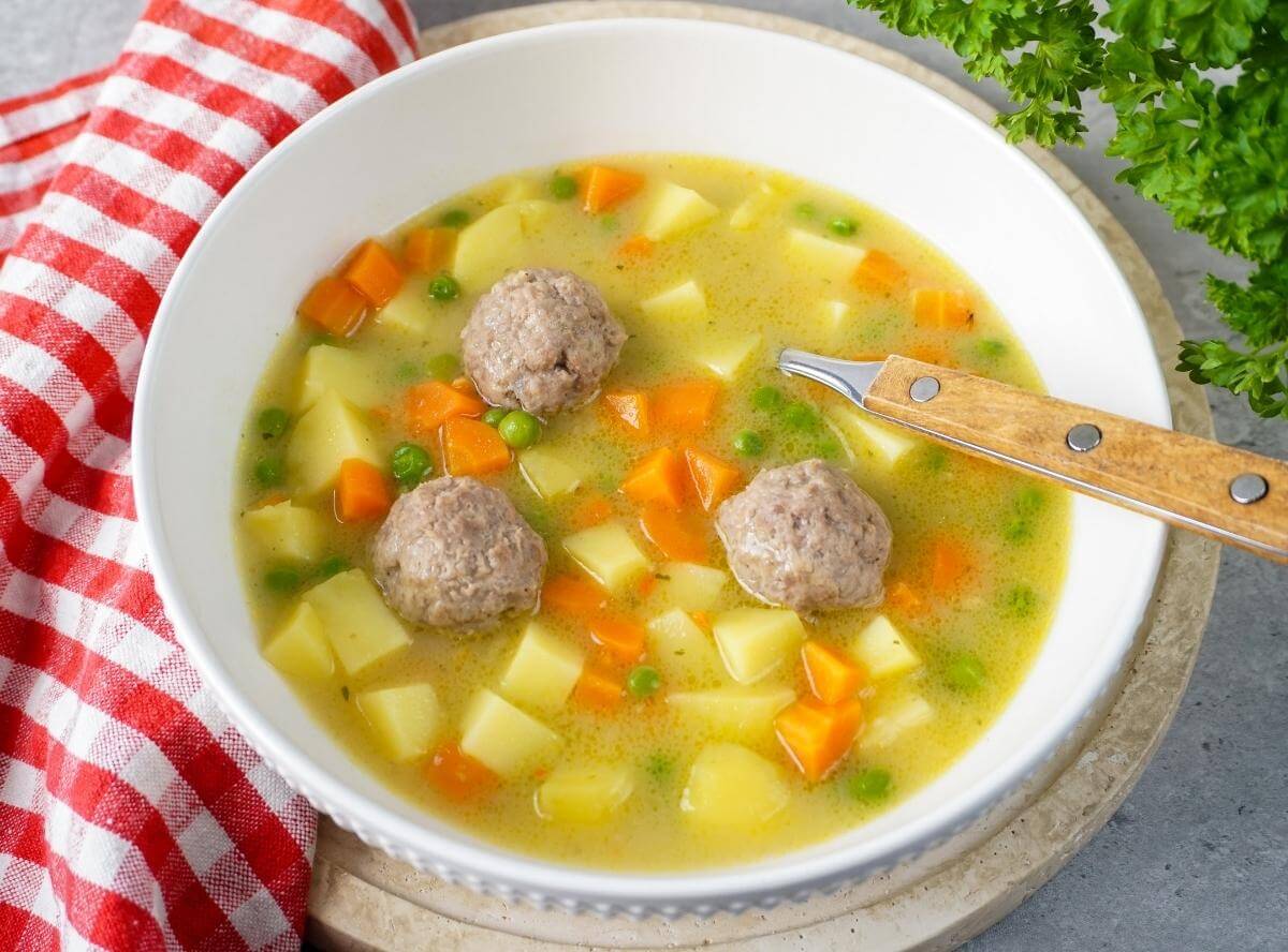 Wikingertopf mit Hackbällchen und Kartoffeln
