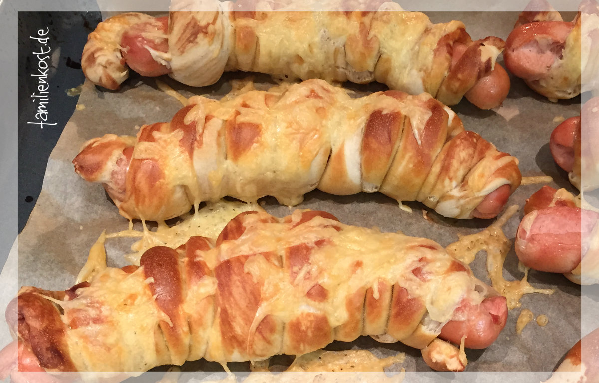 Wurst im Teigmantel mit Käse Wurst im Teigmantel mit Käse