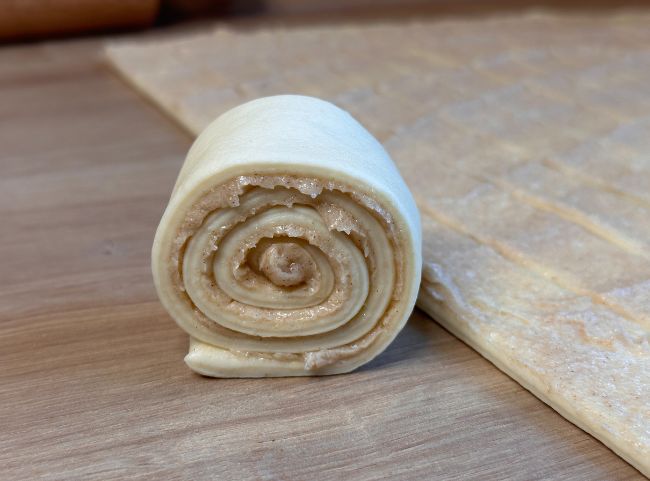 Zimtschnecken rollen