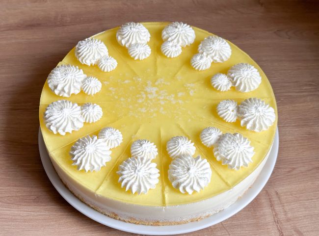 Zitronen-Joghurt-Torte mit Spiegel