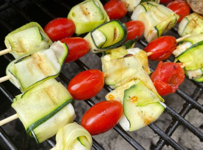 Zucchini Käse Spieße grillen