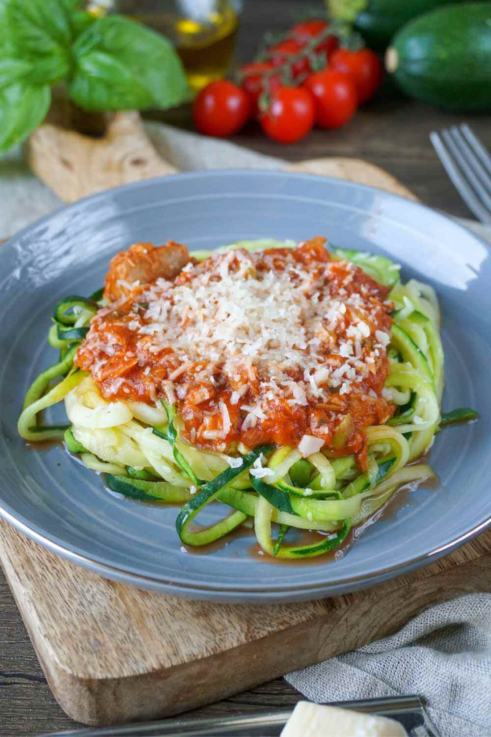 Zucchini-Spaghetti mit Thunfisch-Sauce