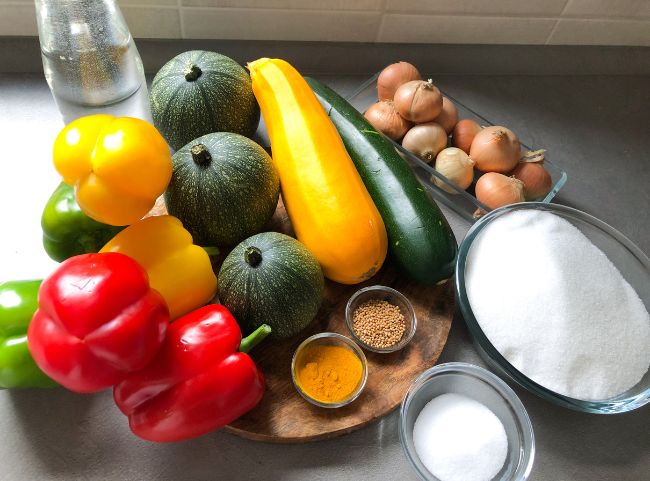 Zucchini süß-sauer mit Curry