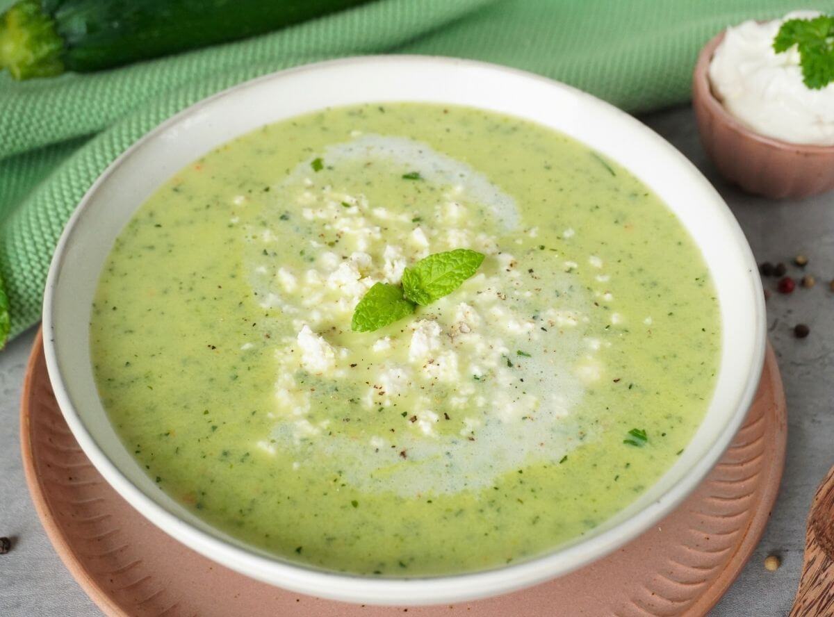 Zucchini-Suppe mit Feta ohne Kartoffeln