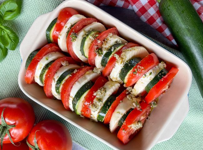 Zucchini Tomaten Auflauf mit Mozzarella Zucchini Tomaten Auflauf mit Mozzarella