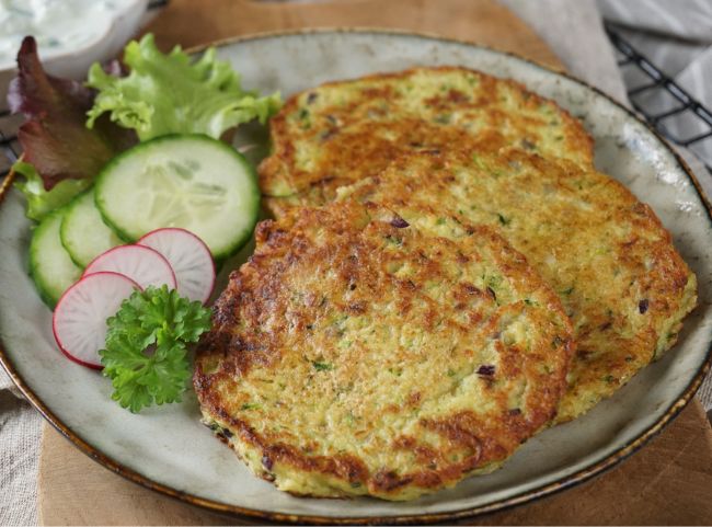 Zucchinipuffer mit Haferflocken