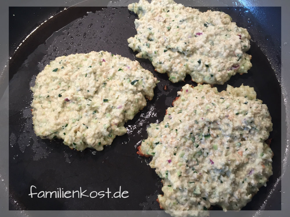 Zucchinipuffer braten Zucchinipuffer braten