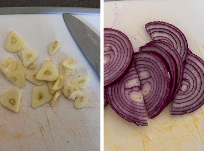 Knoblauch und Zwiebel schneiden