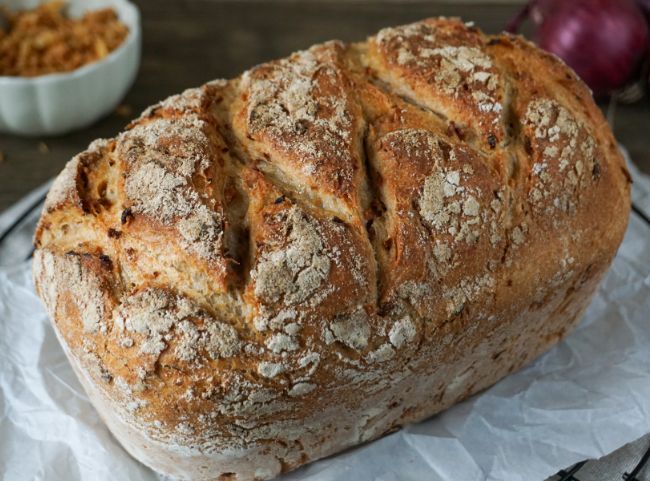 Zwiebelbrot mit Röstzwiebeln