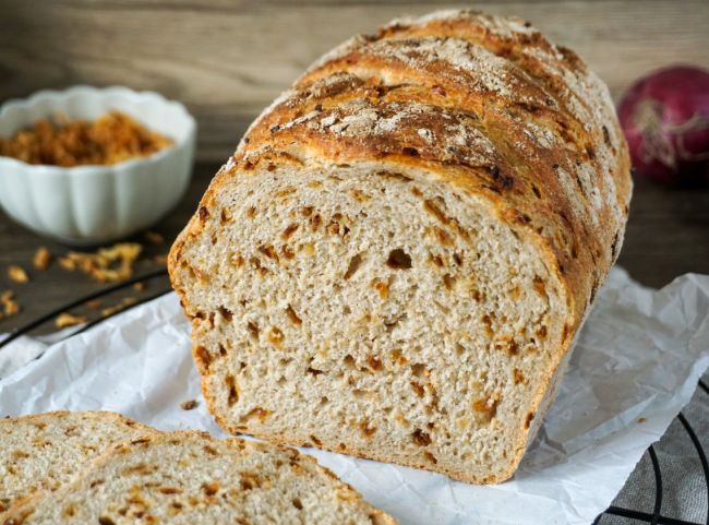 Zwiebelbrot mit Röstzwiebeln