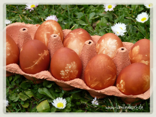 Ostereier mit Zwiebelschale natürlich färben Zwiebelschale